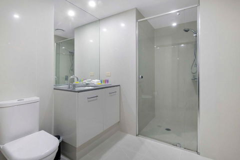 OCEAN VIEW APARTMENTS - Circle On Cavill - Self Contained & Privately Managed - Dalby Accommodation 3