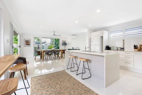 OCEAN55- Mooloolaba Family Holiday Home - Dalby Accommodation 0