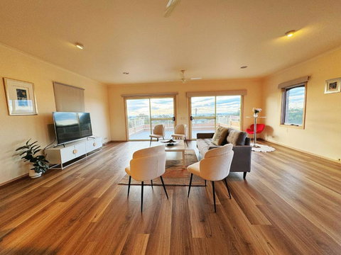 Oceanview 4B2B Two-story House With Big Balcony! - Dalby Accommodation 0