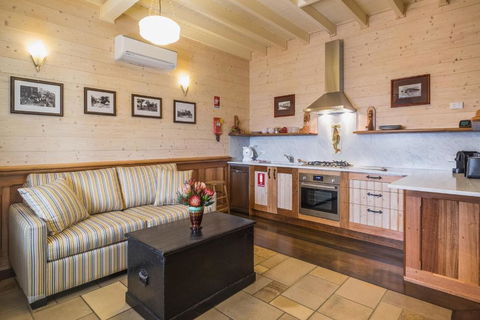 Old Bank Boutique Hotel - Dalby Accommodation 2