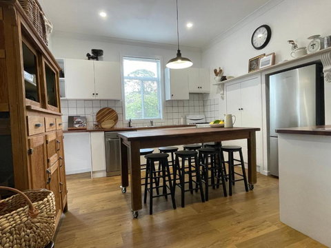 Old Maffra Cottage - Dalby Accommodation 3