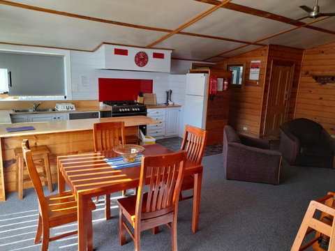 Old School Rocky Cape Guesthouse - Dalby Accommodation 3