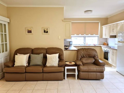 On The Bay - Dalby Accommodation 3