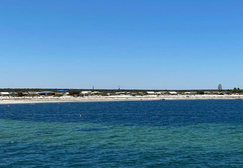 On The Beach-Lucky Bay - Dalby Accommodation 1