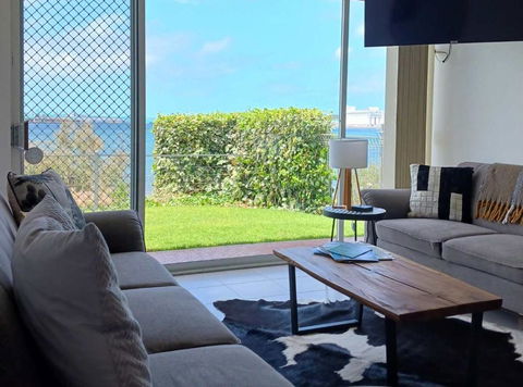 ON THE WATERS EDGE - Dalby Accommodation 2