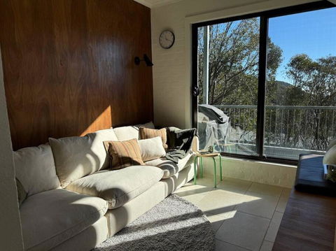 One Cedarwood - Petite Challet Falls Creek - Dalby Accommodation 2