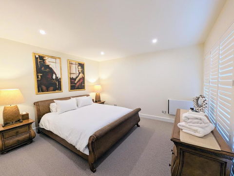 ONE Luxury Apartment - Dalby Accommodation 2