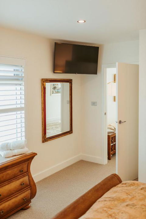 ONE Luxury Apartment - Dalby Accommodation 3