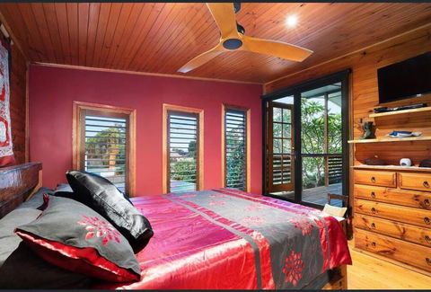 ONE OF A KIND Vacation Rental- Berkeley Vale - Dalby Accommodation 1