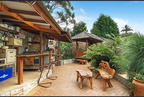 ONE OF A KIND Vacation Rental- Berkeley Vale - Dalby Accommodation 2