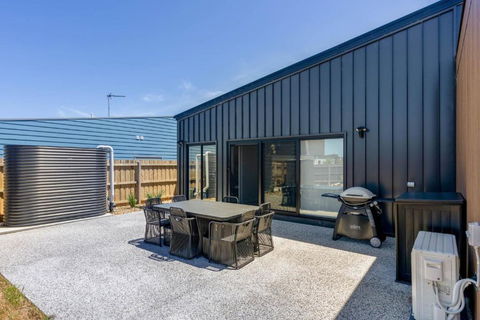 Opulence Cove - Dalby Accommodation 3
