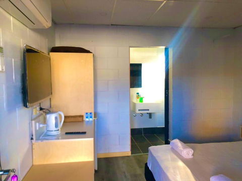 OXFORD HOTEL MOTEL - Dalby Accommodation 0