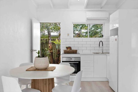 PA2 Stunning Sunshine Beach Apt Pets Welcome - Dalby Accommodation 2