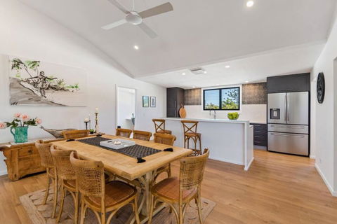 PACIFIC Stunning Coastal Home The Perfect Family Getaway - Dalby Accommodation 3