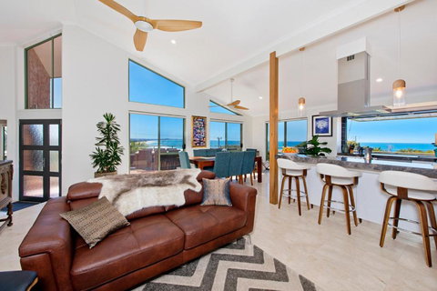 Panorama Beach House - Dalby Accommodation 2