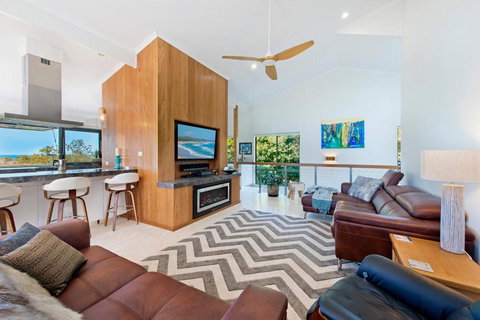Panorama Beach House - Dalby Accommodation 3
