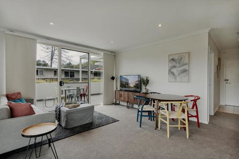 Peaceful 1-Bed Apartment Close To Lonsdale St - Dalby Accommodation 0