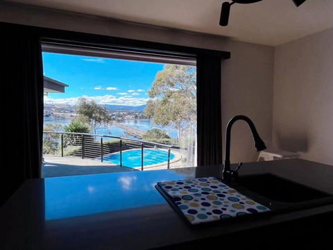 Peaceful House With Great Ocean & Mountain View - Dalby Accommodation 2