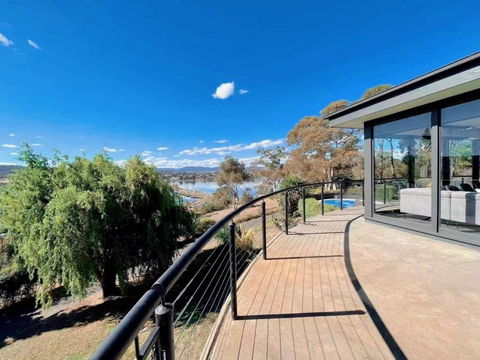 Peaceful House With Great Ocean & Mountain View - Dalby Accommodation 3