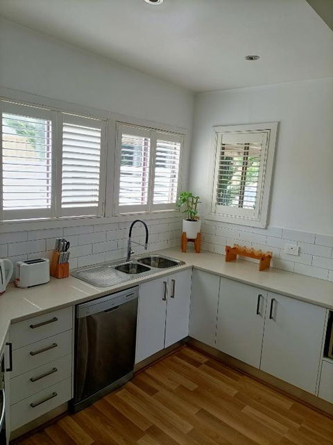 Peel Cottage - Dalby Accommodation 2