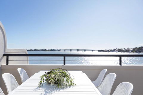 Panoramic Water View Apartment - Dalby Accommodation 0