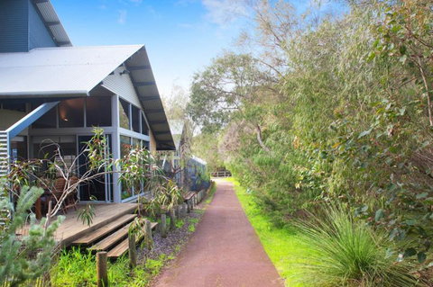 PEPPY TREE HOUSE - Dalby Accommodation 1