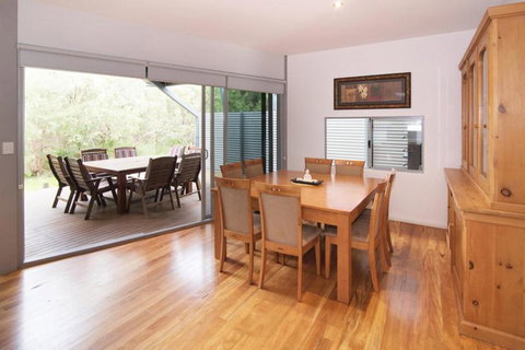 PEPPY TREE HOUSE - Dalby Accommodation 2
