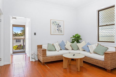 Perfect Cooee Bay Beach Getaway! - Dalby Accommodation 0