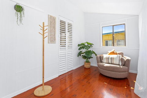 Perfect Cooee Bay Beach Getaway! - Dalby Accommodation 1