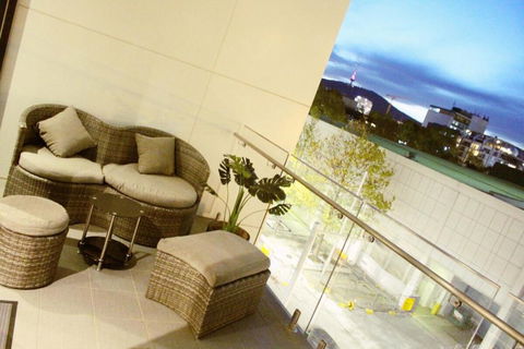 Perfectly Located Modern Apartment - Canberra CBD - Dalby Accommodation 3