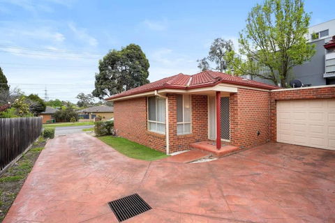 Perfectly Located Townhouse In Heart Of Ringwood - Dalby Accommodation 0