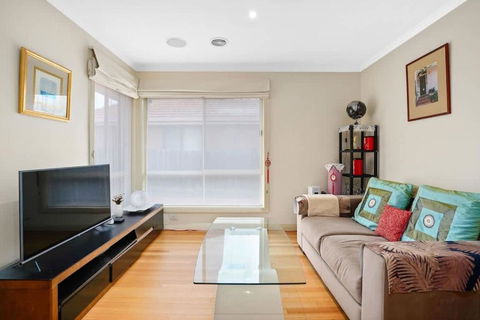 Perfectly Located Townhouse In Heart Of Ringwood - Dalby Accommodation 1