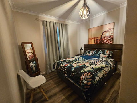 Phoenix House - Dalby Accommodation 0