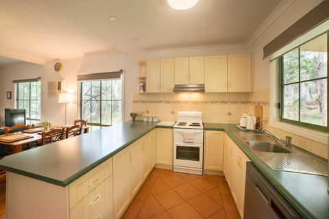 Pinnacle Retreat - Dalby Accommodation 1