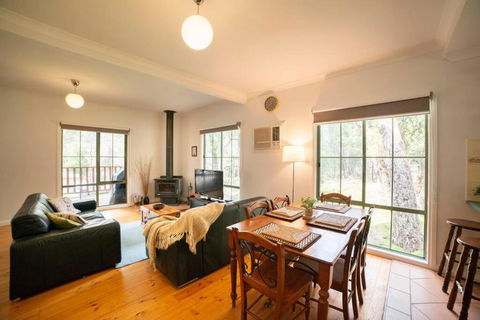 Pinnacle Retreat - Dalby Accommodation 3