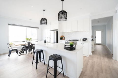 PIPER Modern Home Walk To Beach Shops Parks - Dalby Accommodation 0