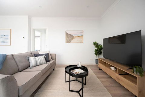 PIPER Modern Home Walk To Beach Shops Parks - Dalby Accommodation 1