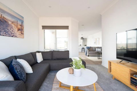 PIPER Modern Home Walk To Beach Shops Parks - Dalby Accommodation 2
