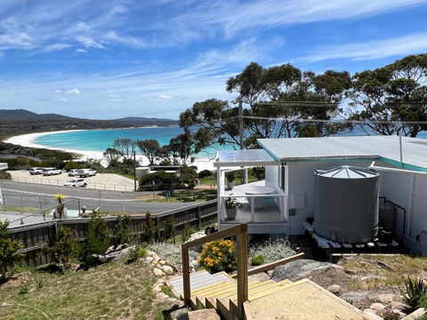 PIPI SHACK - Iconic Waterfront Shack Binalong Bay - Dalby Accommodation 1