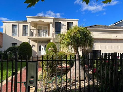 Pleasant Private Room In Taylors Lake Near Melbourne Airport - Dalby Accommodation 0