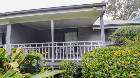Plover Executive Deluxe Villa 25 - Dalby Accommodation 3