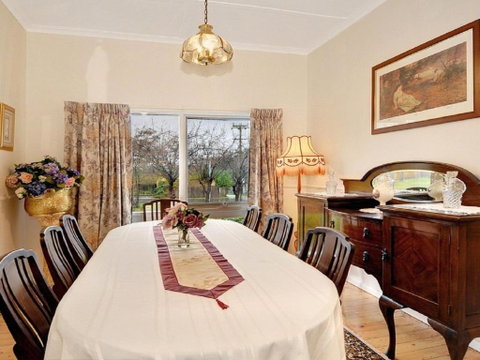 Plum Tree Cottage - Dalby Accommodation 2