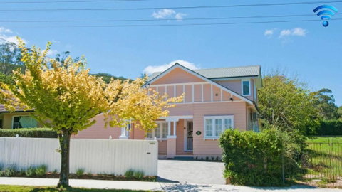 Plum Tree Cottage - Dalby Accommodation 0