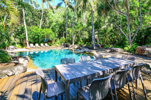 POINCIANA 101 HAMILTON ISLAND CENTRALLY LOCATED 3 BEDROOM, Plus BUGGY!! - Dalby Accommodation 1