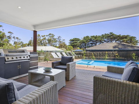 Pool And Spa - 300m Walk To Beach - Dalby Accommodation 1