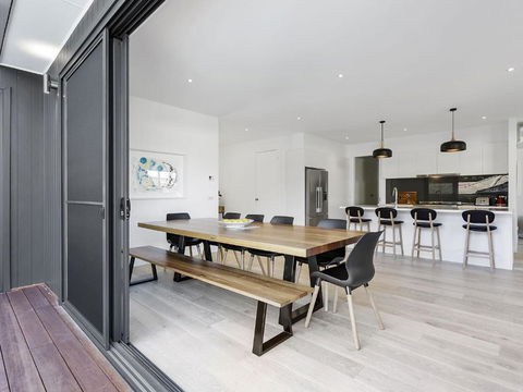 Pool And Spa - 300m Walk To Beach - Dalby Accommodation 3