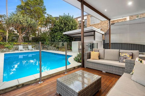 Pool Side Luxury Pet Friendly - Walk To The Beach - Dalby Accommodation 1