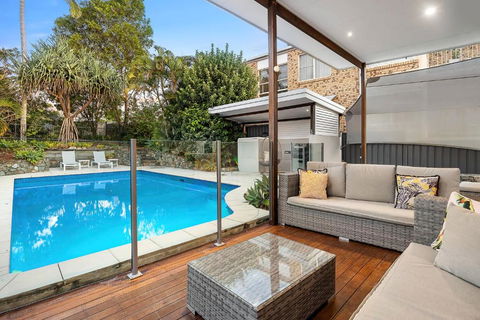 Pool Side Luxury Pet Friendly - Walk To The Beach - Dalby Accommodation 0