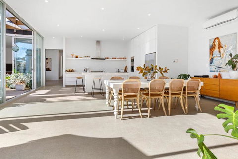 Poolside Paradise Mount Eliza - Dalby Accommodation 2