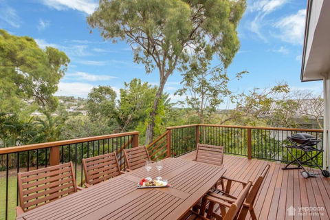 Poppies Cottage - Cooee Bay Beachside Retreat - Dalby Accommodation 0